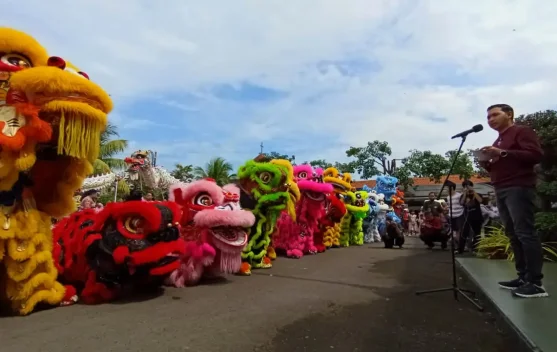Kirab Barongsai, Meriahkan Imlek 2026 di Kota Madiun